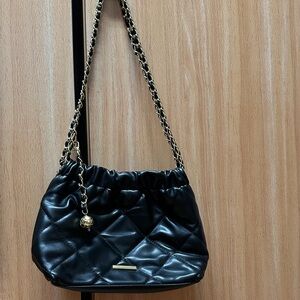 Elegant Black Quilted Shoulder Bag